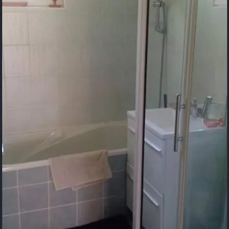 Charming House With Satellite Wifi And Parking, 80 M2, For 4 To 5 People *