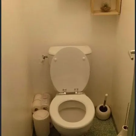 בית נופש Charming House With Satellite Wifi And Parking, 80 M2, For 4 To 5 People *