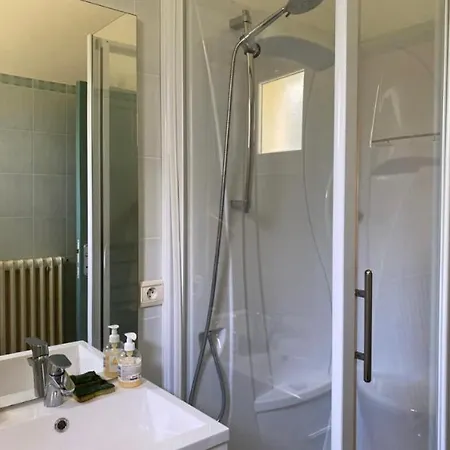 בית נופש Charming House With Satellite Wifi And Parking, 80 M2, For 4 To 5 People Monestrol